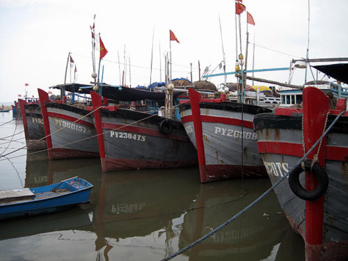 Ngư dân bị tàu cá Trung Quốc chiếm ngư trường