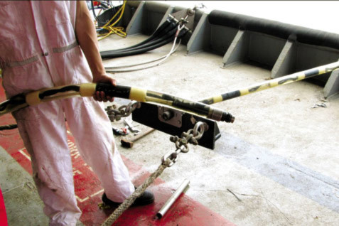 Khoảng 6-7 km cáp đã bị tàu hải giám Trung Quốc cắt.