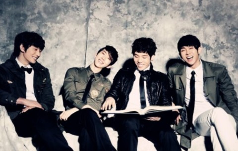 Nhóm nhạc 2AM (từ trái sang): Jin Woon, Jo Kwon, Chang Min, Seul Ong