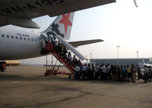 Hành khách đi Jetstar Pacific được mang tối đa 40kg hành lý ký gửi. Ảnh: Kiên Cường