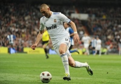 Benzema trong màu áo Real Madrid.