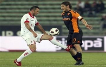 Totti vượt qua thành tích ghi bàn của Roberto Baggio