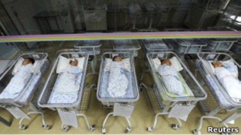 Trung Quốc: Cán bộ dân số “cướp” trẻ sơ sinh đem bán