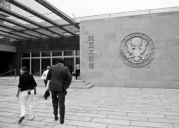 7 người khiếu nại Trung Quốc tự tử bên ngoài tòa đại sứ quán của Mỹ