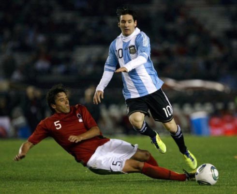 Chiến thắng trước Albania đem lại cho Messi và tuyển Argentina niềm tin cần thiết trước thềm Copa America 2011. Ảnh: AFP.