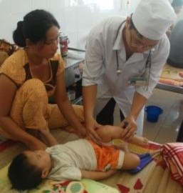 Bệnh tay chân miệng hoành hành ở Quảng Ngãi, 5 trẻ chết