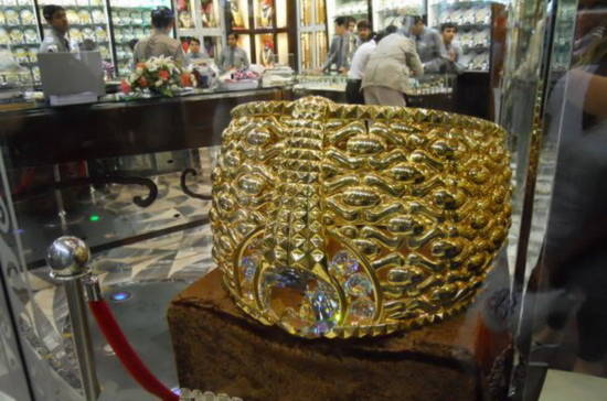 Chiêm ngưỡng chiếc nhẫn vàng lớn nhất thế giới