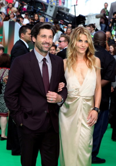 Tài tử Patrick Dempsey (vai Dylan Gould) đi cùng vợ Jill Fink.