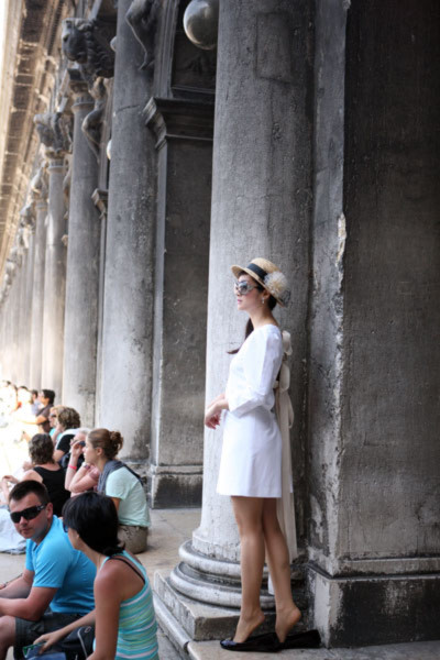 Thành Venice vừa yên bình, vừa sôi động tạo nhiều cảm hứng sáng tác cho người đẹp.