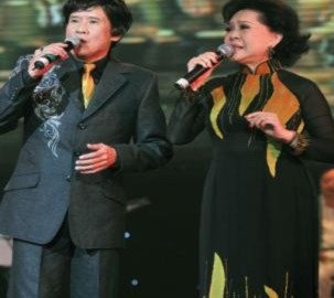 Giao Linh hát 'Nỗi buồn hoa phượng'