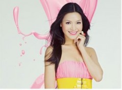 Hoa hậu Thùy Dung bay bổng sắc hồng