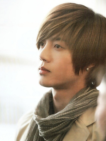 Kim Hyun Joong sở hữu chiếc mũi cao và thẳng. Ảnh: Kpop.