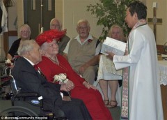 Li kỳ kết hôn lần đầu của cụ ông 99 tuổi