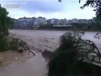 Mưa bão đột nhiên làm lụt tỉnh Quý Châu, Trung quốc; Thiệt hại kinh tế hàng triệu đồng