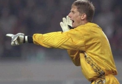 Ngược dòng sự nghiệp của Van der Sar