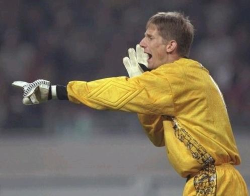 Ngược dòng sự nghiệp của Van der Sar