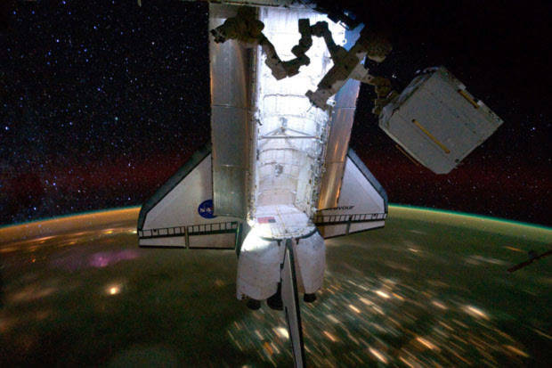 Tàu con thoi Endeavour rời khỏi Trạm không gian quốc tế và trở về Trái đất an toàn.