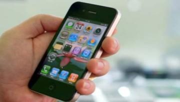 Nhà mạng chậm thủ tục, iPhone 4 xách tay 'lên đời'