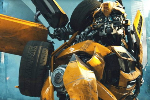 Bumblebee và binh đoàn robot khổng lồ sẽ tái ngộ khán giả Việt Nam từ thứ tư tuần tới. Ảnh: Paramount.
