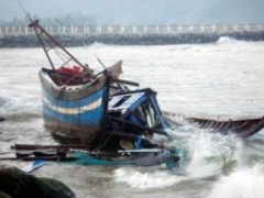 Tàu cá ngư dân Quảng Bình bị đâm chìm