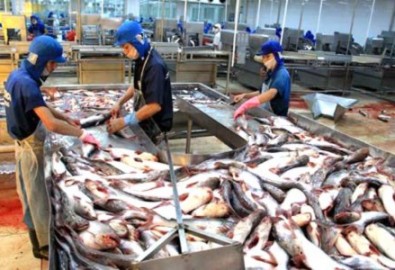 Trung Quốc gây khó trên biển, tận thu trên bờ