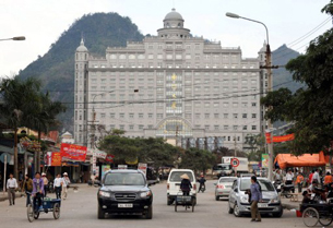 Trung tâm thương mại của Trung Quốc tại cửa khẩu Tân Thanh ở Lạng Sơn chụp hôm 5/2/2009.