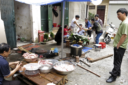Tình hàng xóm bên nồi bánh chưng tập thể