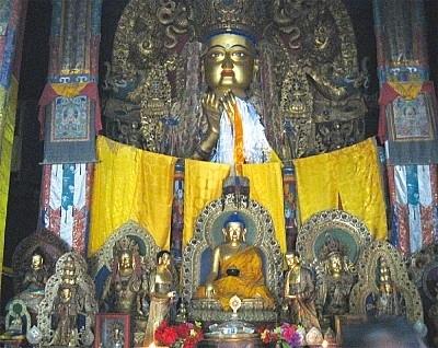 Chùa Labrang ở Cam Túc là một trong những ngôi chùa chính của Phật giáo Tây Tạng. Trong chùa Labrang là một tượng đồng mạ vàng tư thế nửa ngồi nửa đứng của Đại Phật Di Lặc, vị Phật tương lai, ám chỉ Phật Di Lặc rời khỏi ngai mang Pháp Luân tới nhân gian cứu độ thế nhân.