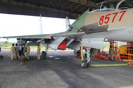 Su-30MK2 trên đường băng chuẩn bị cất cánh ở sân bay quân sự Thọ Xuân (Thanh Hoá)
