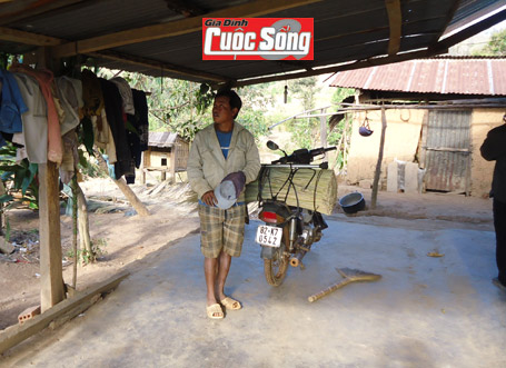Vợ chồng mải bắt trăn, bỏ quên 2 con giữa rừng thẳm