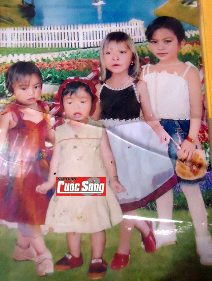 Vợ chồng mải bắt trăn, bỏ quên 2 con giữa rừng thẳm
