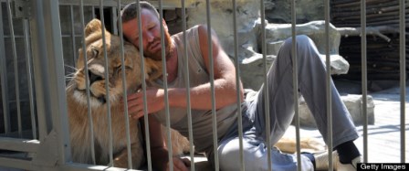 Alexander Pylyshenko sống chung với một con sư tử hồi tháng 3/2011