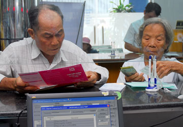 Theo TS Lê Xuân Nghĩa, nguyên phó chủ tịch Ủy bán giám sát tài chính Quốc gia, chuyện đánh thuế tiền gửi tiết kiệm không nên làm và không thể làm.