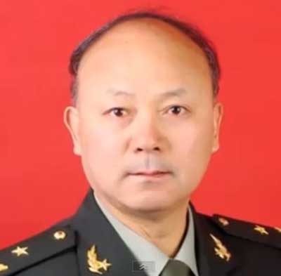 Chu Thành Hổ, cháu ngoại Chu Đức, 1 trong 10 Nguyên soái Trung Quốc, hiện là Chủ nhiệm Khoa Nghiên cứu chiến lược thuộc đại học Quốc phòng Trung Quốc, một học giả thuộc phái