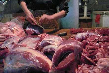 Cách bày xen kẽ thịt bò giả với thịt bò, người mua khó mà phân biệt