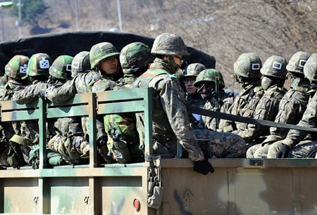 Quân đội Hàn Quốc được triển khai hôm 29/3 ở Paju (Nguồn: AFP)