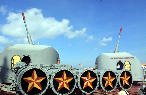 Dàn phóng ngư lôi siêu khủng.