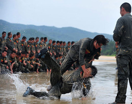 Tập luyện đối kháng ngoài trời