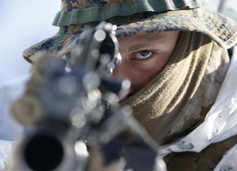 Một binh sĩ lính thủy đánh bộ tham gia tập trận mùa đông với lính Hàn Quốc ở Pyeongchang, cách Seoul 180km hồi tháng 2/2013.