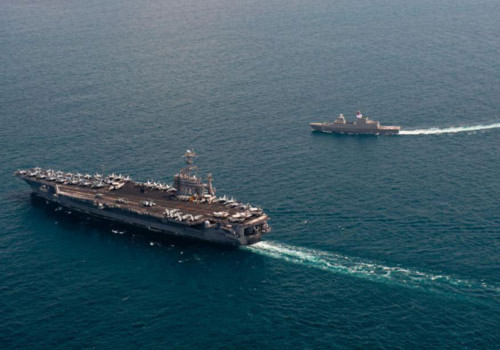 Gần đây, tàu sân bay USS John C. Stennis (CVN 74) cũng đến Singapore