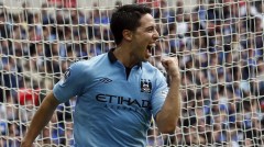 Nasri ăn mừng bàn mở tỉ số cho Man City - Ảnh: Reuters