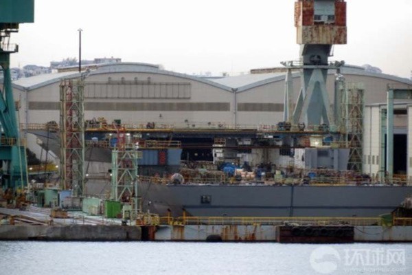 Trước đó, vào đầu năm nay báo chí TQ cũng đã công bố những bức ảnh hiếm hoi và quá trình đóng mới tàu 22DDH của Nhật Bản.
