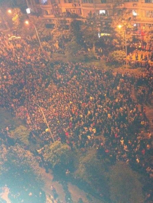 Hình ảnh 10.000 người biểu tình tại Trùng khánh- Trung Quốc - Tin180.com (Ảnh 2)