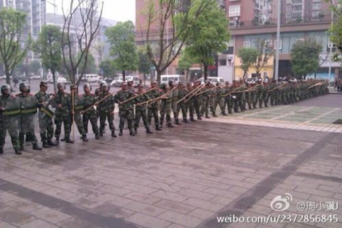 Hình ảnh 10.000 người biểu tình tại Trùng khánh- Trung Quốc - Tin180.com (Ảnh 3)