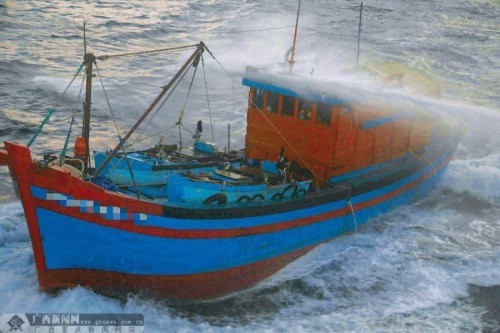 Trung Quốc bắn vòi rồng trái phép ở Trường Sa đuổi ’tàu cá nước ngoài’ - Tin180.com (Ảnh 1)