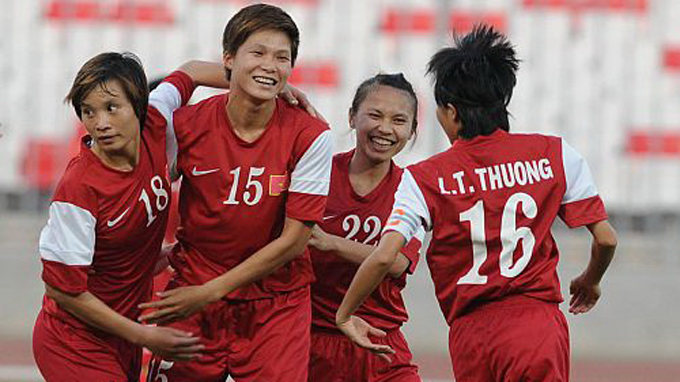 Niềm vui của Nguyễn Thị Liễu (22) cùng đồng đội trong trận thắng Hong Kong - Ảnh: AFC