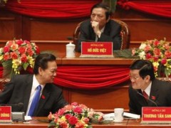 Ông Nguyễn Tấn Dũng (trái) và ông Trương Tấn Sang nhân kỳ Đại Hội XI (Reuters)