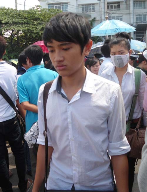 Bối rối với "câu hỏi lạ" trong đề Vật lý, Tin tức trong ngày, diem thi dai hoc 2013, diem chuan dai hoc 2013, Tuyen sinh, tuyen sinh 2013, tuyển sinh, tin tuyen sinh, thong tin tuyen sinh, tuyen sinh dai hoc 2013, tuyen sinh dai hoc, giao duc, du hoc, vn, bao, tin tuc