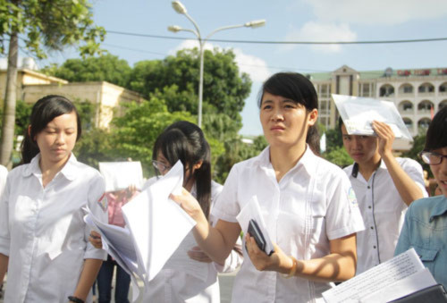 Bối rối với "câu hỏi lạ" trong đề Vật lý, Tin tức trong ngày, diem thi dai hoc 2013, diem chuan dai hoc 2013, Tuyen sinh, tuyen sinh 2013, tuyển sinh, tin tuyen sinh, thong tin tuyen sinh, tuyen sinh dai hoc 2013, tuyen sinh dai hoc, giao duc, du hoc, vn, bao, tin tuc