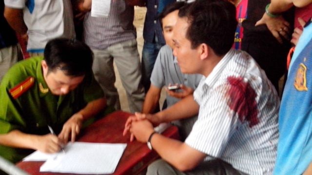 Anh Ngọc đang trình bày sự việc với cơ quan công an